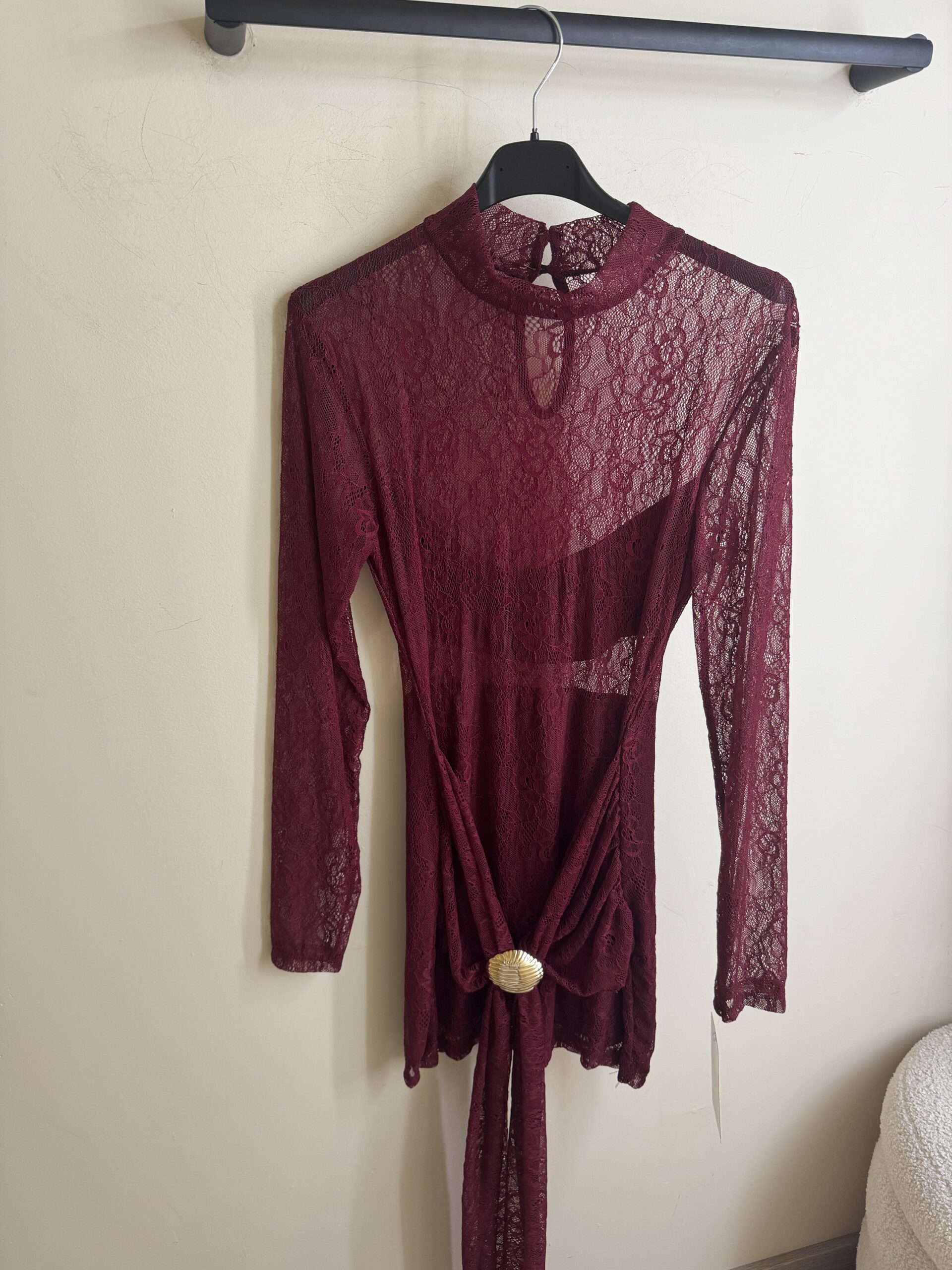 Vestido Encaje Burdeos Detall Dorado - Imagen 2