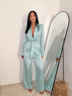 Traje Satinado Turquesa Pastel