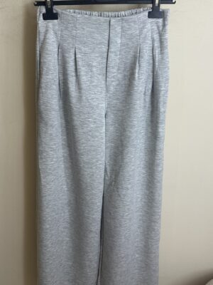 Alternative view of Pantalón chándal pliegues gris