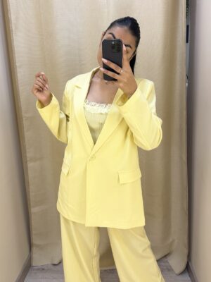 Traje Corte Recto Amarillo